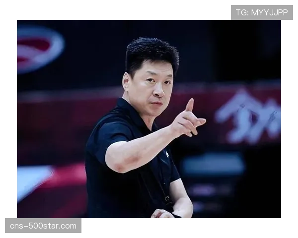 “特写：老帅李春江现身杭州观赛，引发球迷关注与讨论”